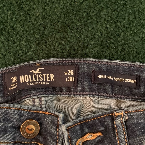 Hollister Ultra High Rise Ripped Jeans - Picture 4 of 5